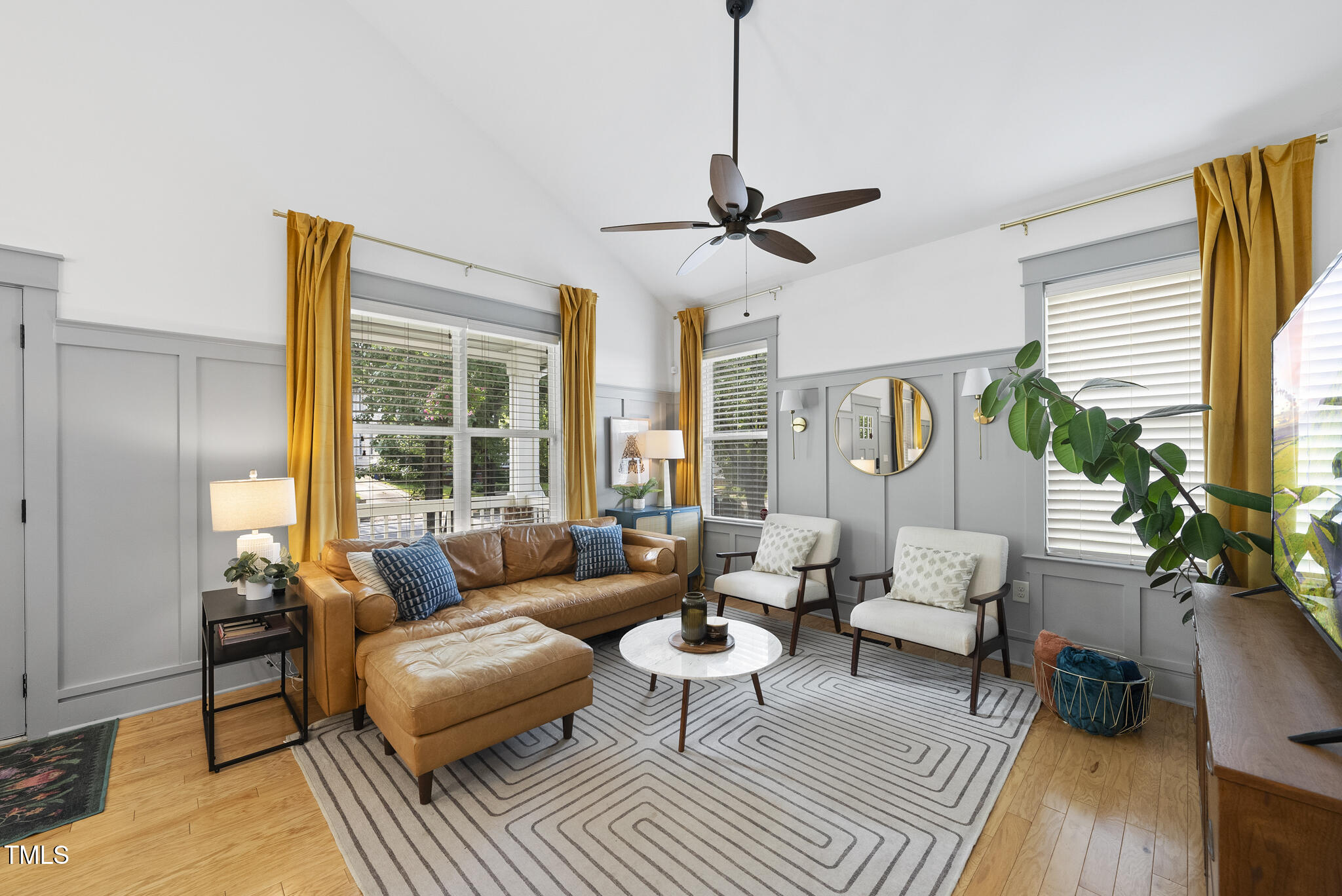 1010 South Person Street Raleigh, NC 27601 - Photo 4 of 41 a living room with furniture and a window