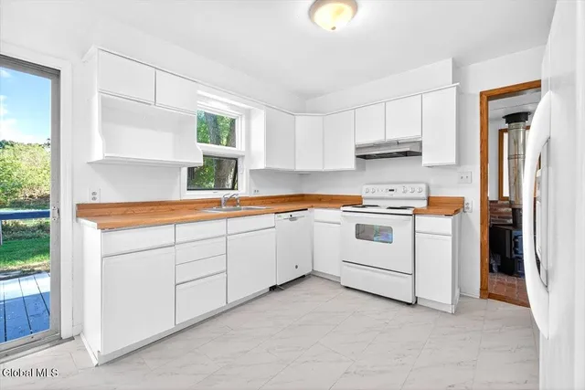 $299,900 | 13 Veterans Street, Poestenkill, NY 12140