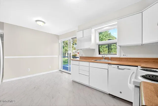 $299,900 | 13 Veterans Street, Poestenkill, NY 12140