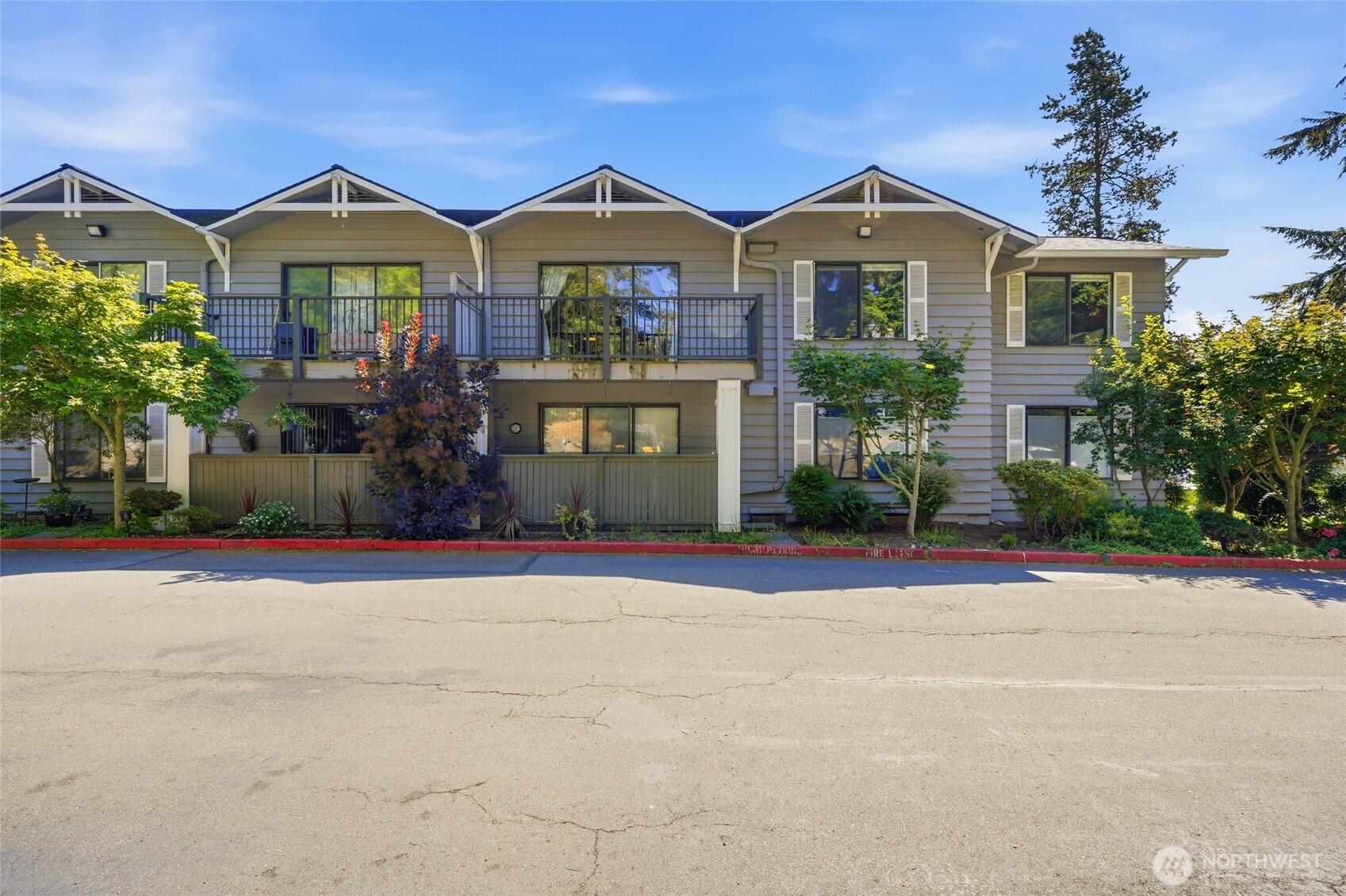 8025 234th Street Southwest, Unit 120 Edmonds, WA 98026 - Photo 2 of 31