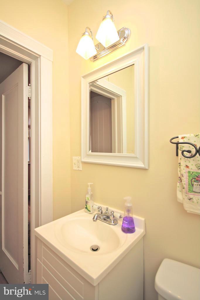 615 Anneslie Road Baltimore, MD 21212 - Photo 16 of 30 First Floor Powder Room