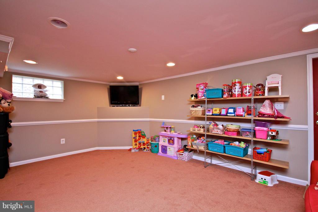615 Anneslie Road Baltimore, MD 21212 - Photo 17 of 30 Lower Level Family Room
