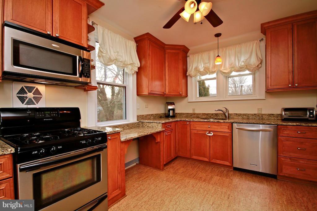 615 Anneslie Road Baltimore, MD 21212 - Photo 4 of 30 Update Kitchen with Stainless Steel Appliance