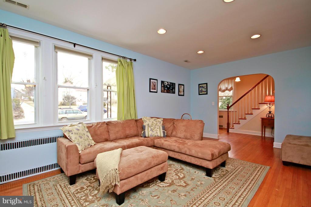 615 Anneslie Road Baltimore, MD 21212 - Photo 10 of 30 Living Room