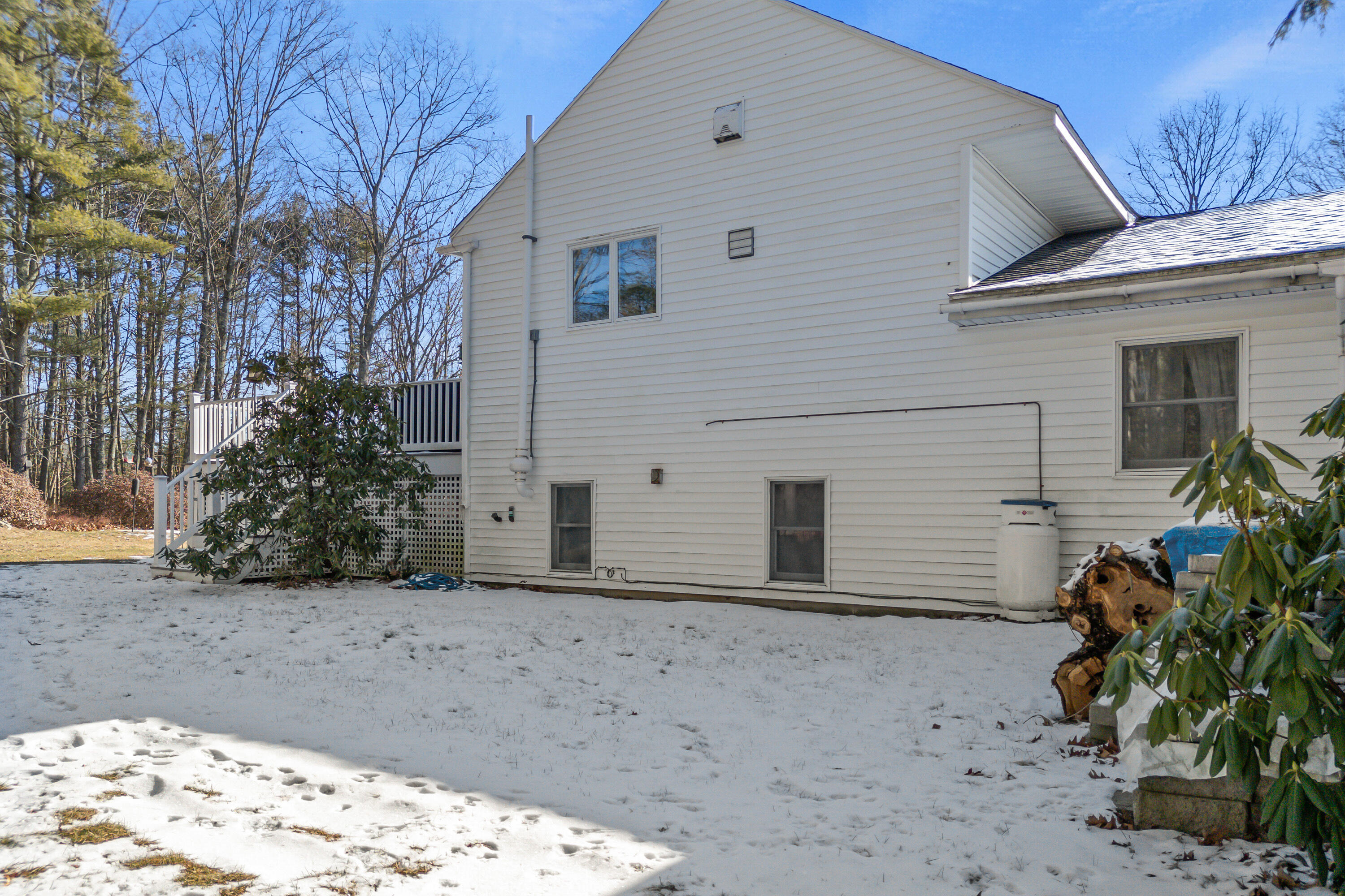 77 Lincoln Road Saco, ME 04072 - Photo 5 of 49 77 Lincoln Rd20250117_0107