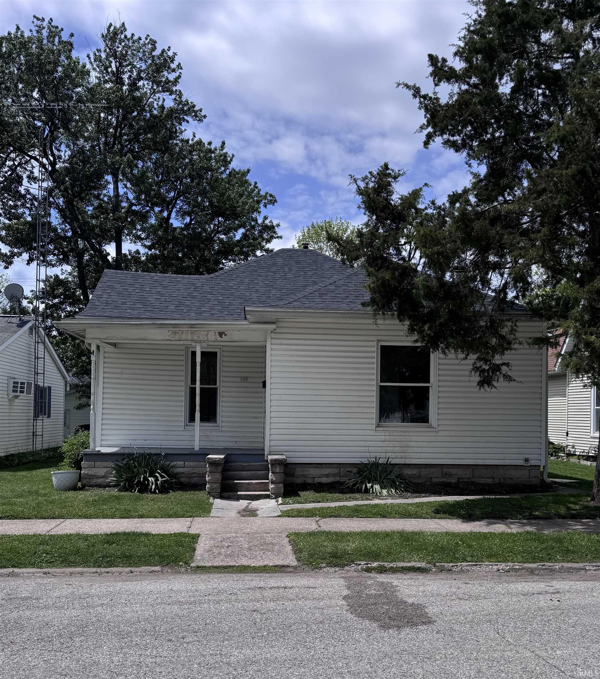 609 H Street Bedford, IN 47421 - Photo 2 of 23