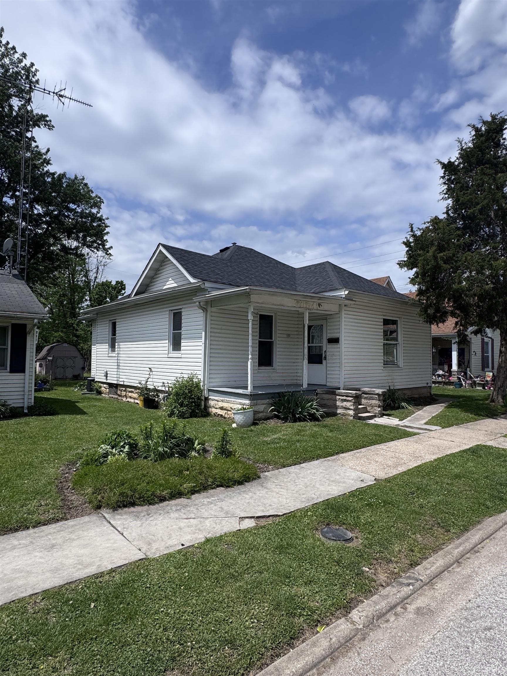 609 H Street Bedford, IN 47421 - Photo 3 of 23