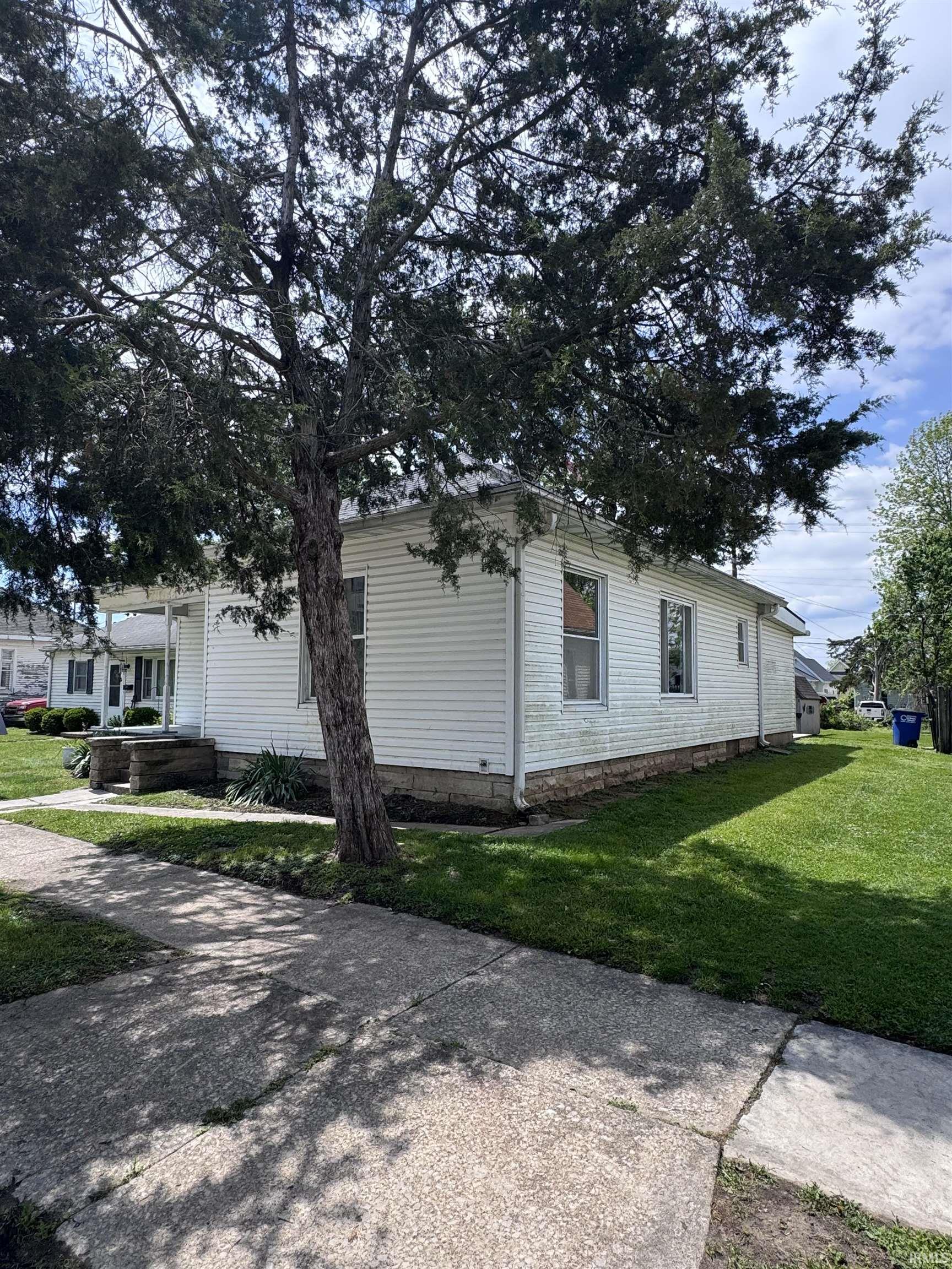 609 H Street Bedford, IN 47421 - Photo 4 of 23