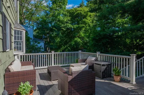 $1,200,000 | 8 Burton Road, Larchmont, NY 10538