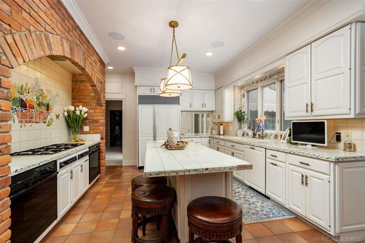 1 Provencal Road Grosse Pointe, MI 48236 - Photo 17 of 87 50093693-16.JPG