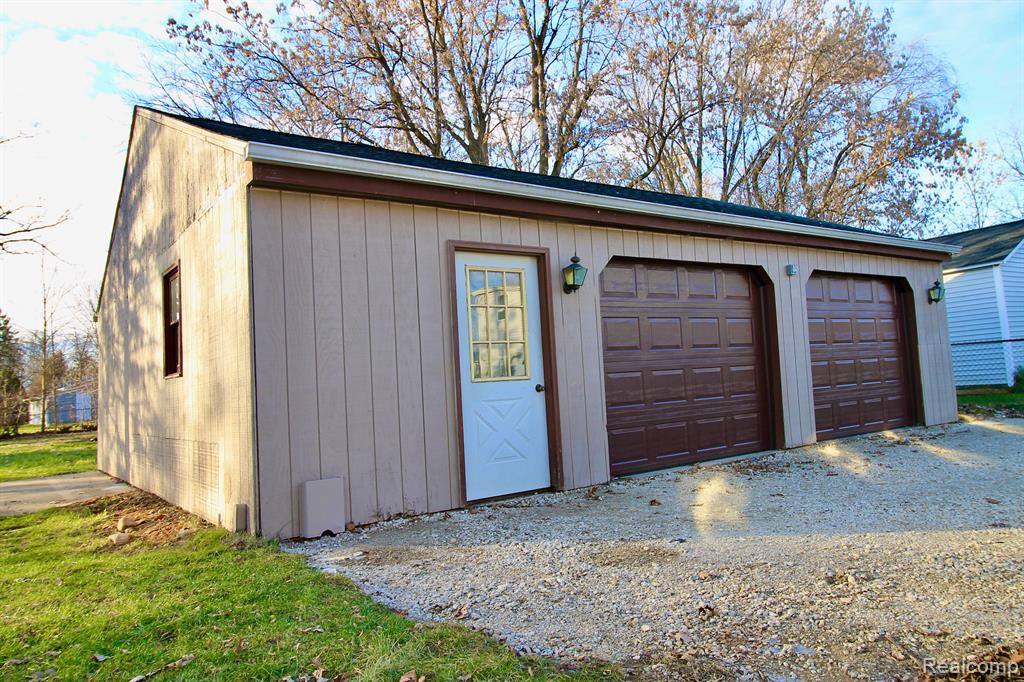 7318 Rory Street Grand Blanc, MI 48439 - Photo 4 of 26