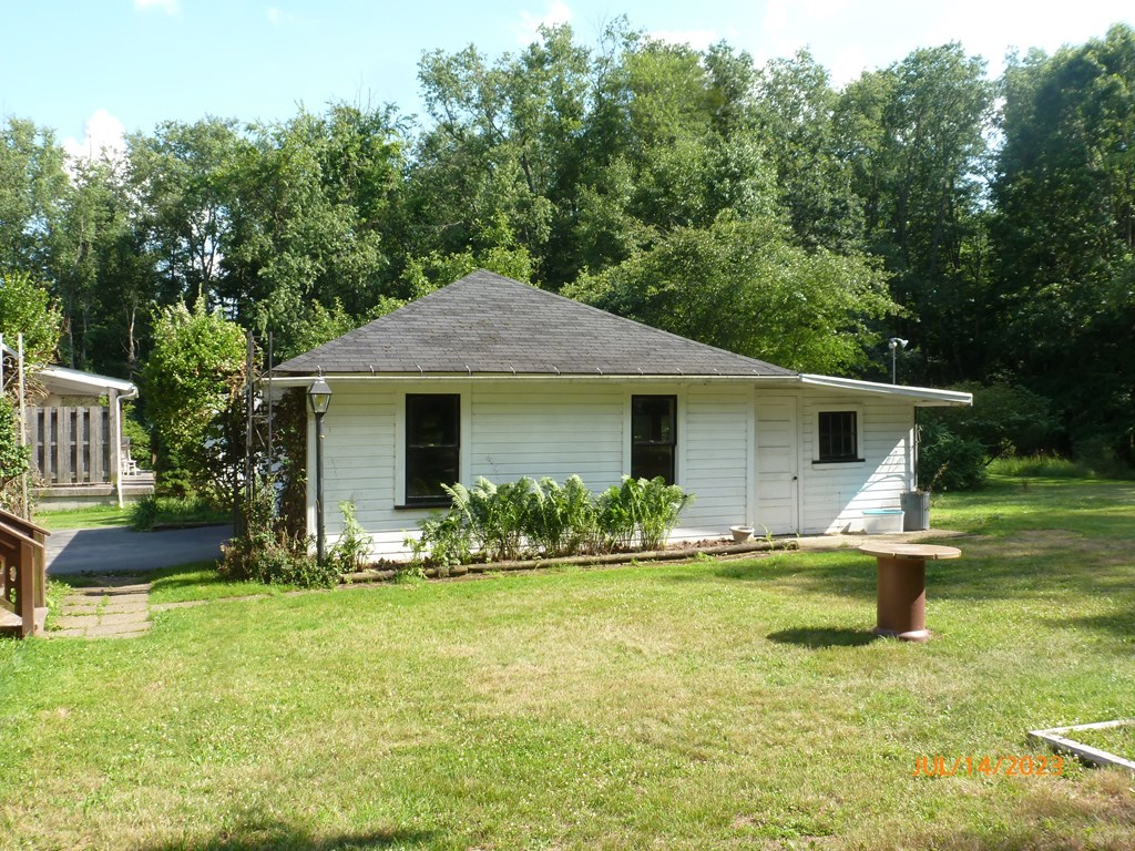 930 Innis St Extension Oil City, PA 16301 - Photo 2 of 40