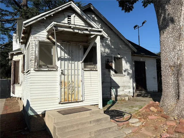 a view of a house with a garage