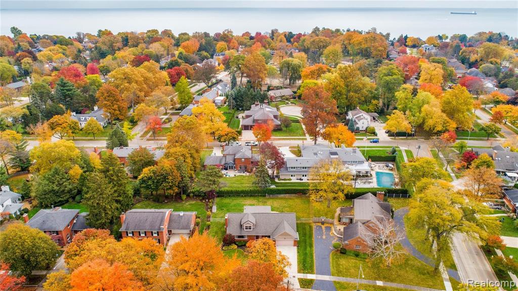 510 Thorntree Road Grosse Pointe Woods, MI 48236 - Photo 4 of 40