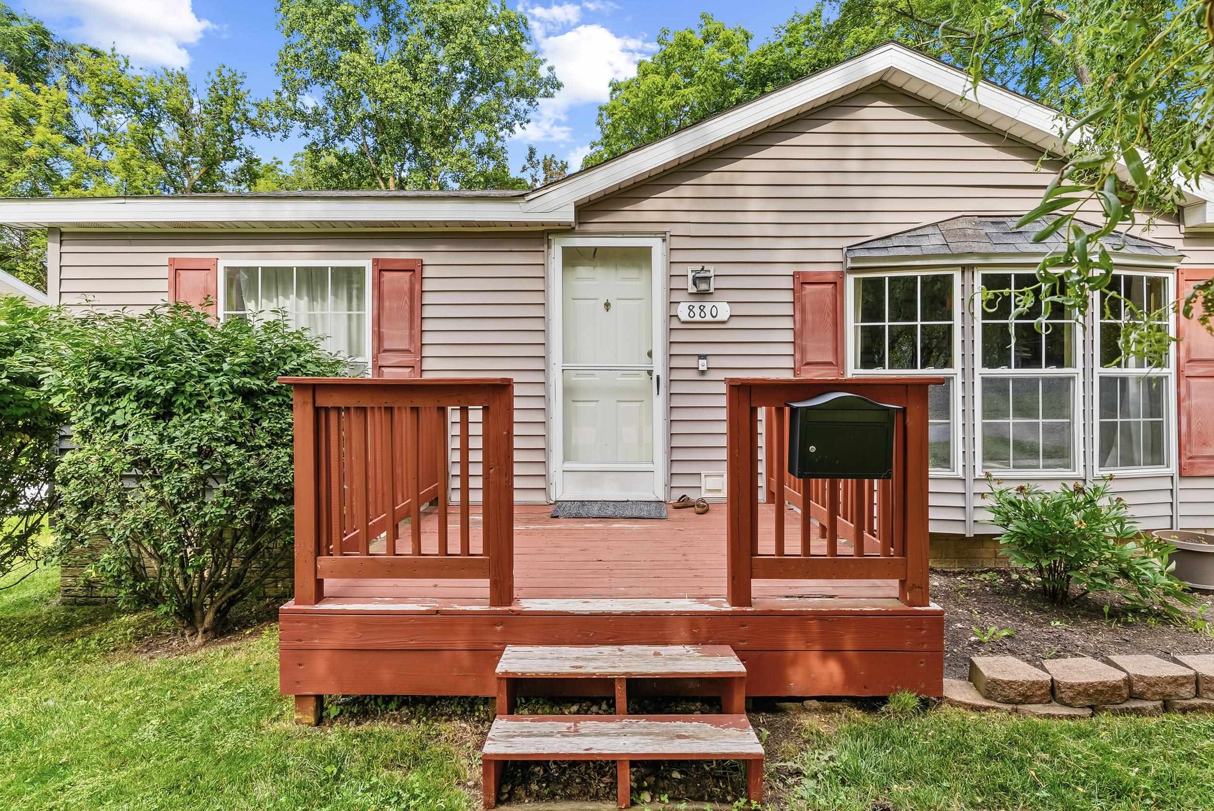 880 North East Street Fenton, MI 48430 - Photo 6 of 33 50213327-3f679952-1d87-4469-8ad8-37dbff6f5b1f.JPG