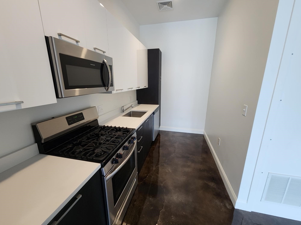 10 Front Street, Unit 305 Weymouth, MA 02188 - Photo 5 of 26