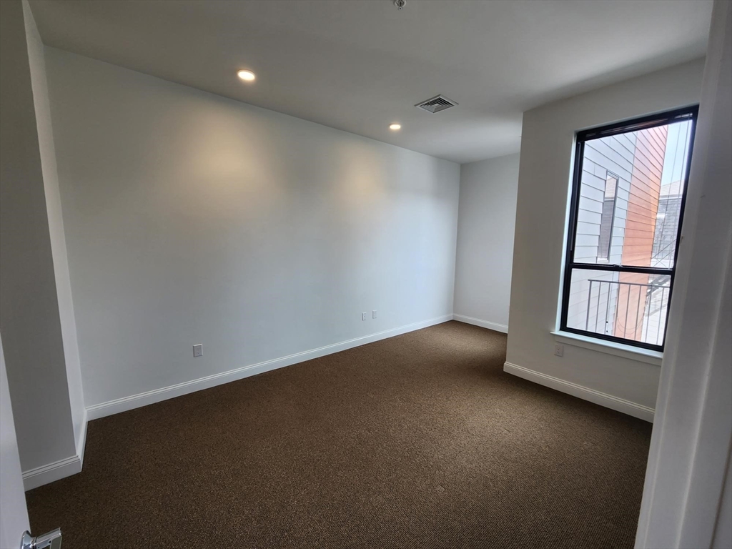 10 Front Street, Unit 305 Weymouth, MA 02188 - Photo 8 of 26