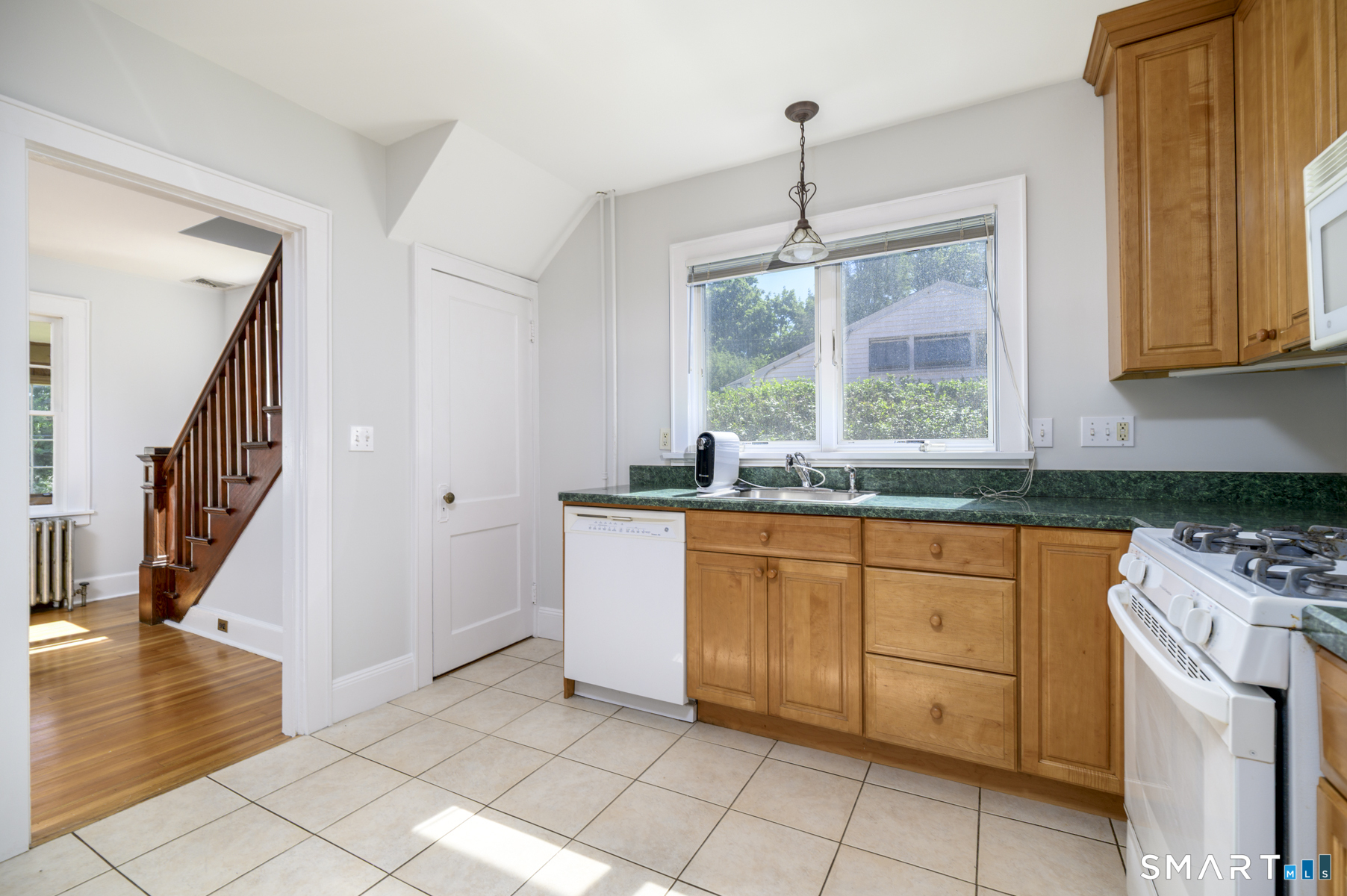 162 Toms Road Stamford, CT 06906 - Photo 10 of 30