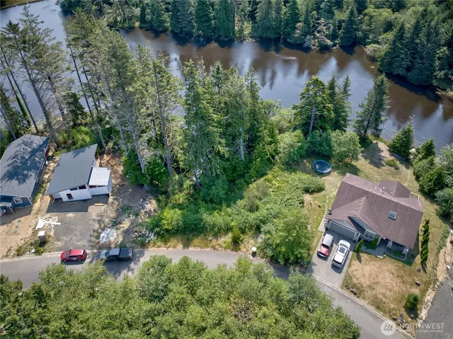 an aerial view of house with yard and lake view