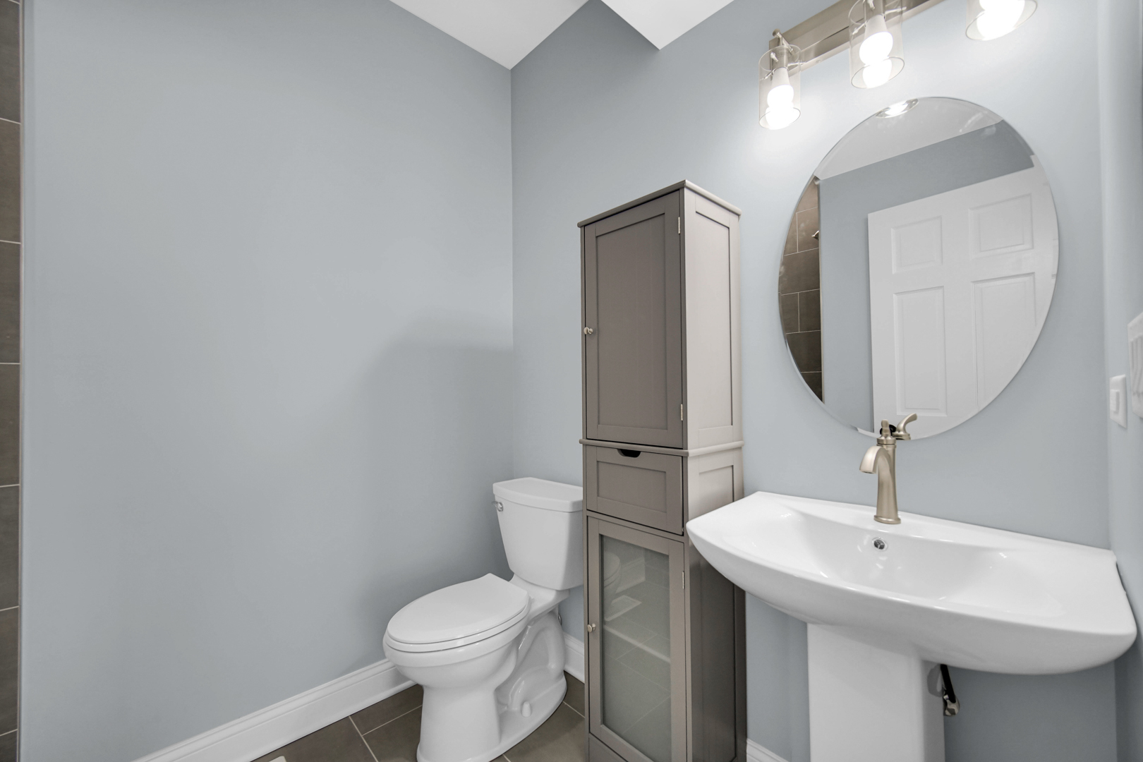 6532 West 112th Street Worth, IL 60482 - Photo 13 of 27 a bathroom with a toilet sink and mirror