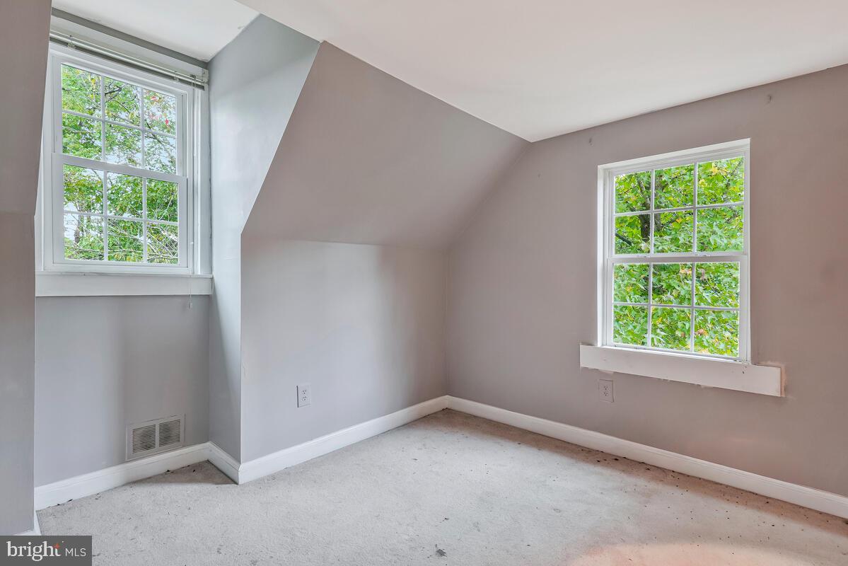 38888 Reeves Road Mechanicsville, MD 20659 - Photo 38 of 50 an empty room with a window