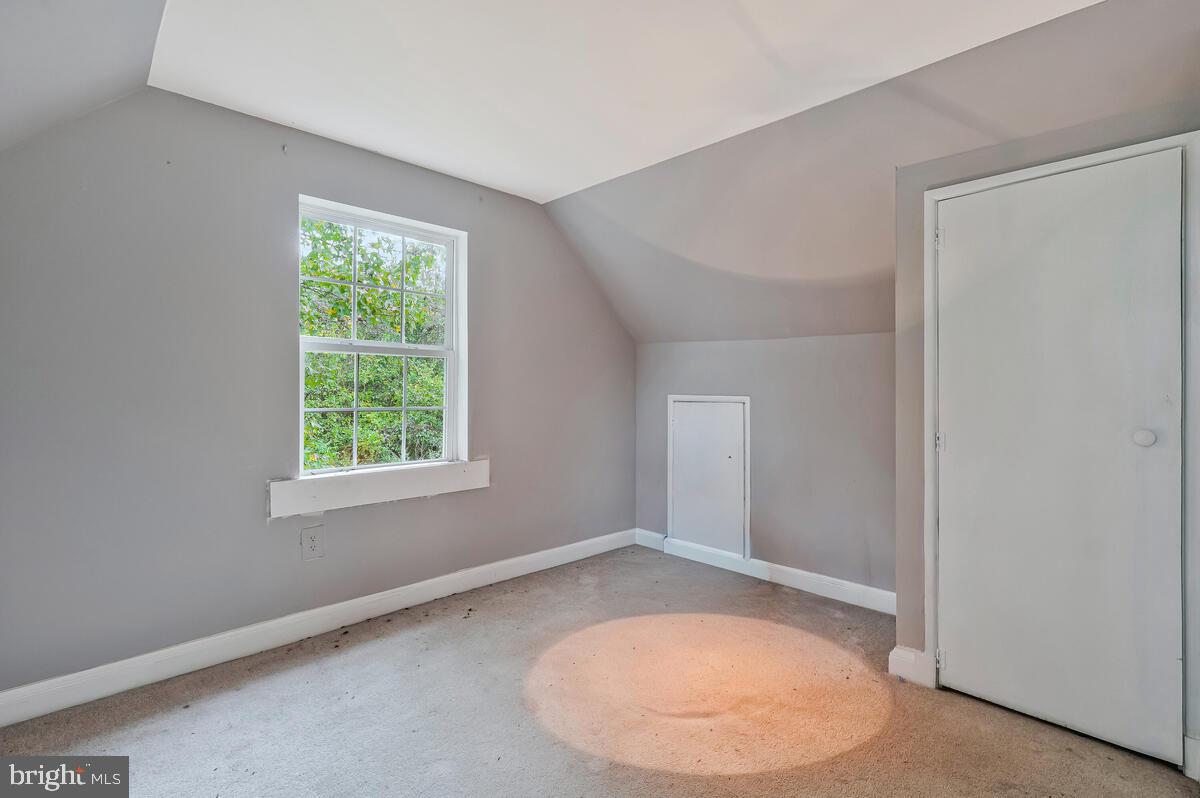 38888 Reeves Road Mechanicsville, MD 20659 - Photo 39 of 50 an empty room with a window