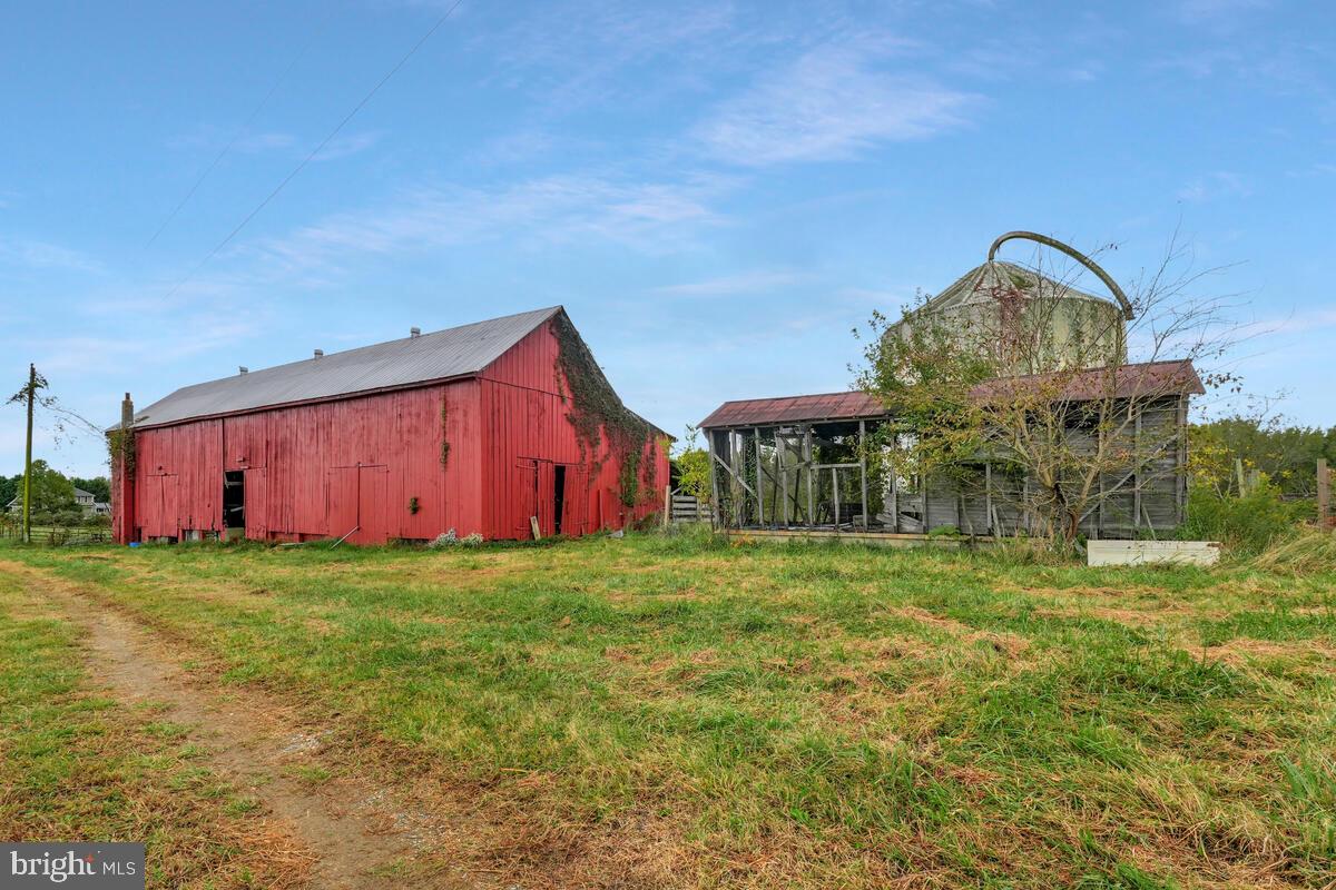 38888 Reeves Road Mechanicsville, MD 20659 - Photo 45 of 50 a backyard of a house with wooden fence