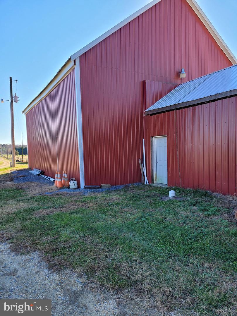 38888 Reeves Road Mechanicsville, MD 20659 - Photo 46 of 50 a view of a backyard with tub