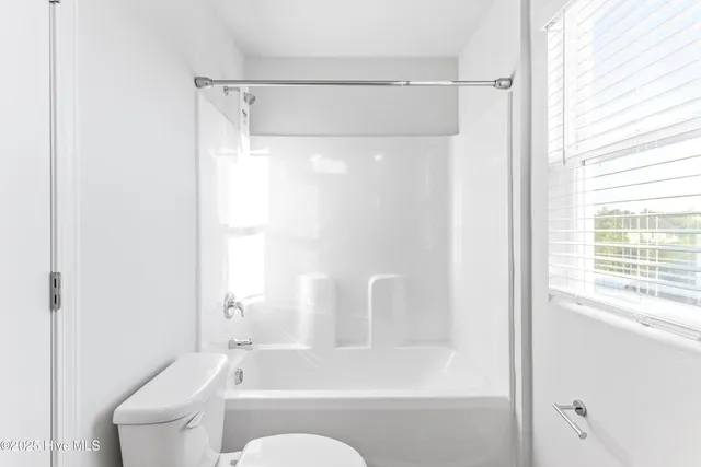 $360,360 | 624 South Squires Run Lane, Richlands, NC 28574