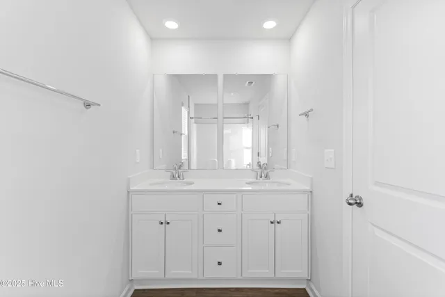 $360,360 | 624 South Squires Run Lane, Richlands, NC 28574