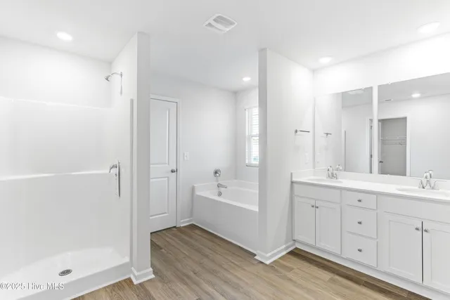 $360,360 | 624 South Squires Run Lane, Richlands, NC 28574