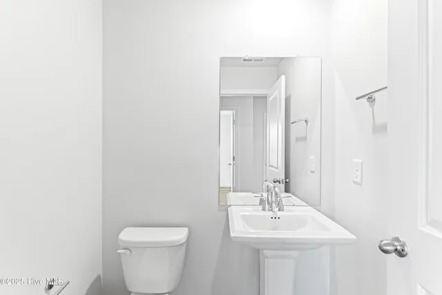 $360,360 | 624 South Squires Run Lane, Richlands, NC 28574