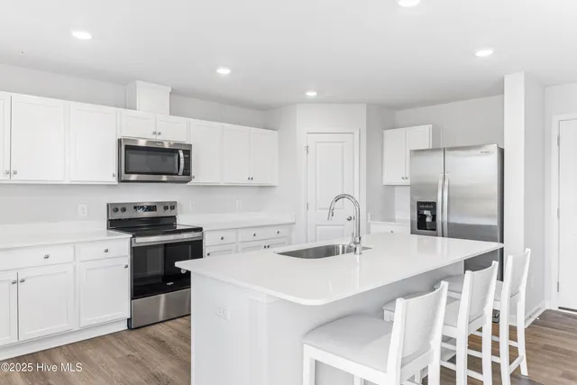 $360,360 | 624 South Squires Run Lane, Richlands, NC 28574