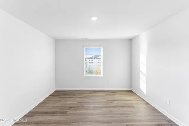 $360,360 | 624 South Squires Run Lane, Richlands, NC 28574