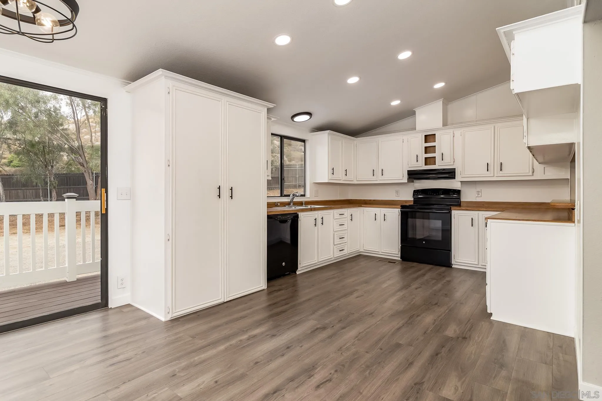 31685 Ruth Lane Homeland, CA 92548 - Photo 8 of 36 Gallery Image 8