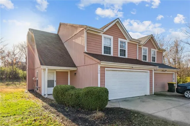 $235,000 | 703 Northeast Swann Circle, Lee's Summit, MO 64086