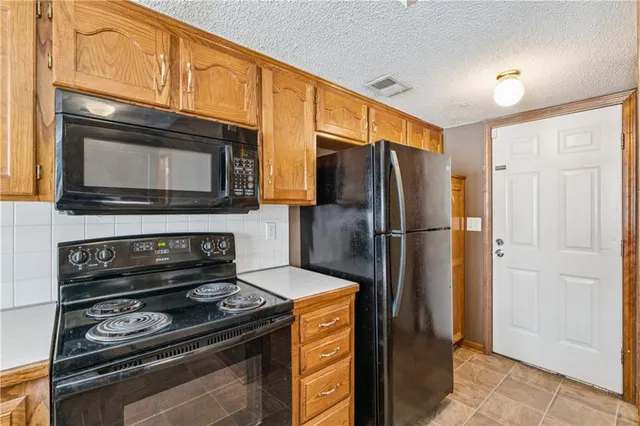 $235,000 | 703 Northeast Swann Circle, Lee's Summit, MO 64086