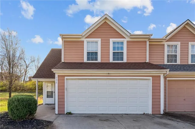 $235,000 | 703 Northeast Swann Circle, Lee's Summit, MO 64086