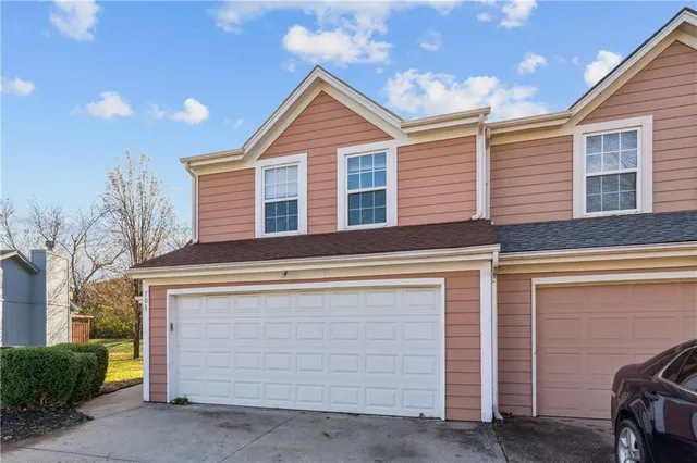 $235,000 | 703 Northeast Swann Circle, Lee's Summit, MO 64086