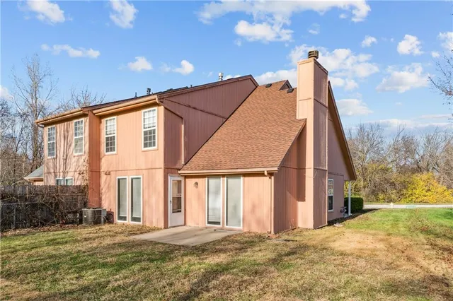 $235,000 | 703 Northeast Swann Circle, Lee's Summit, MO 64086