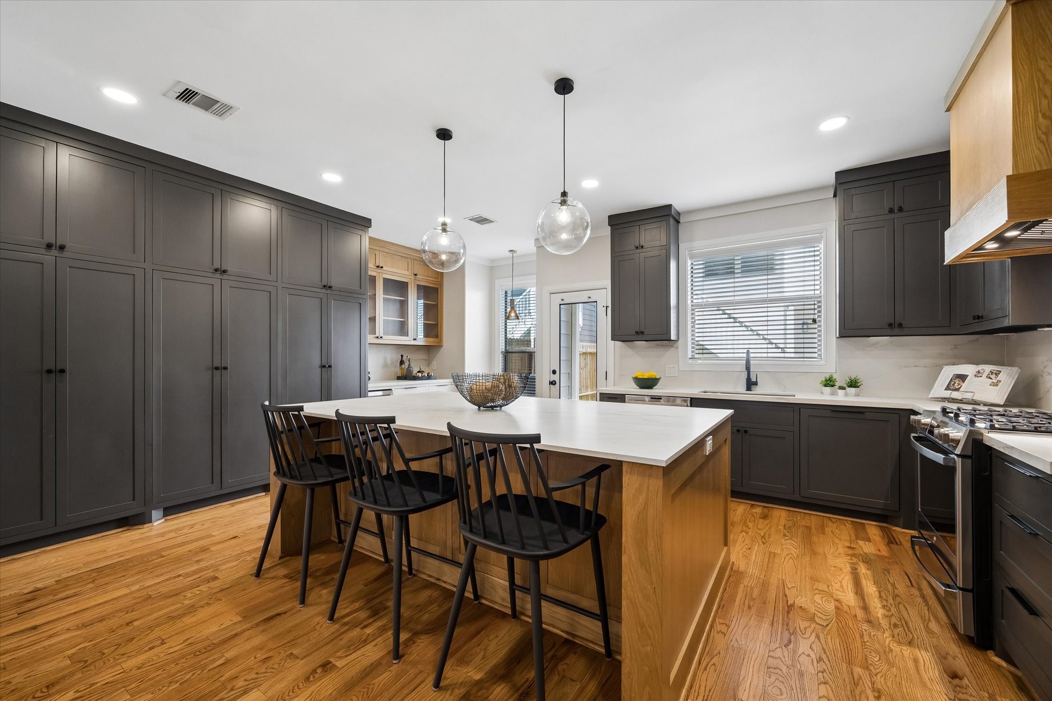 217 West 24th Street Houston, TX 77008 - Photo 2 of 37