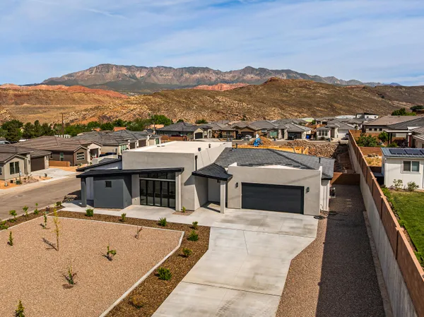 $684,900 | 156 North 3670 West, Hurricane, UT 84737