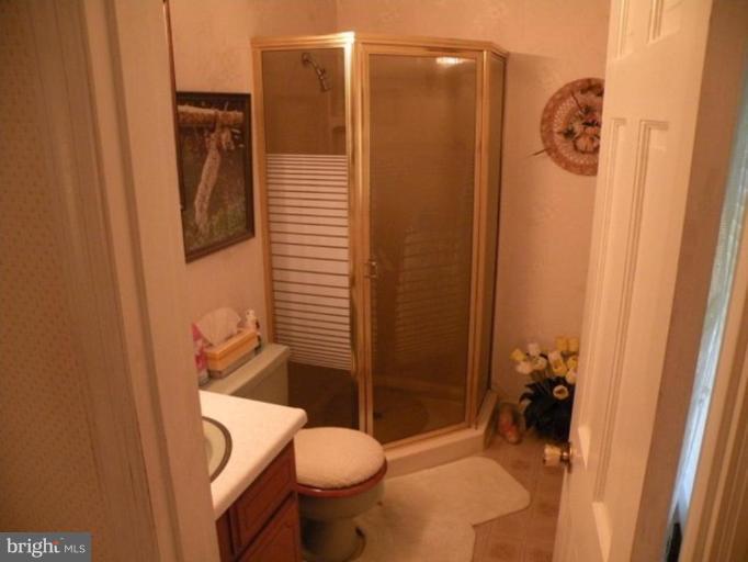 28597 Edgemere Road Easton, MD 21601 - Photo 11 of 19 Bathroom attached to master bedroom