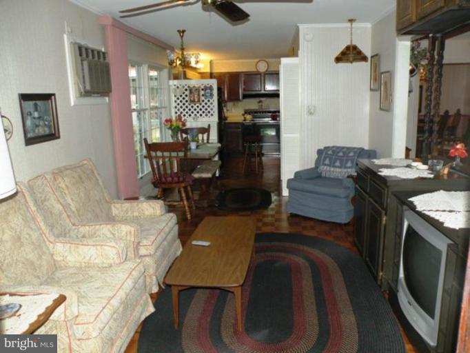 28597 Edgemere Road Easton, MD 21601 - Photo 4 of 19 Family room and breakfast nook