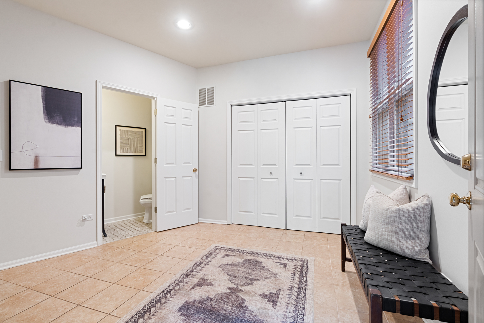 4048 North Clark Street, Unit D Chicago, IL 60613 - Photo 3 of 25 Gallery Image 3