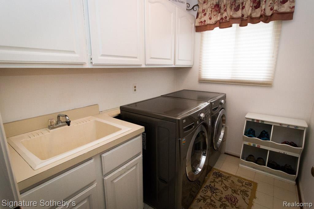 839 Stanford Circle Rochester, MI 48309 - Photo 43 of 48 Stradford Circle (12 of 50).jpg