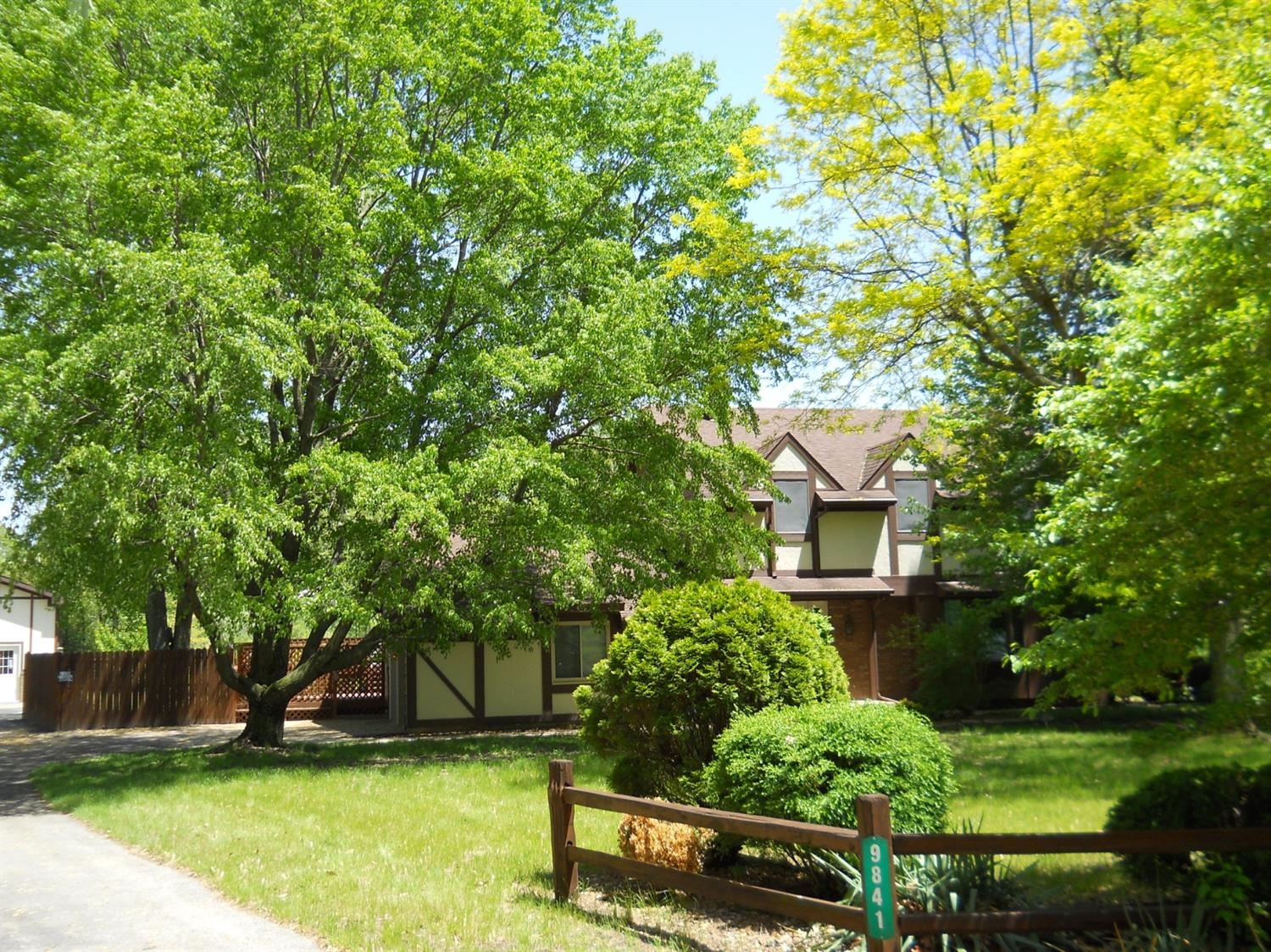 9841 West Rustic Drive Demotte, IN 46310 - Photo 1 of 32 1500x1124