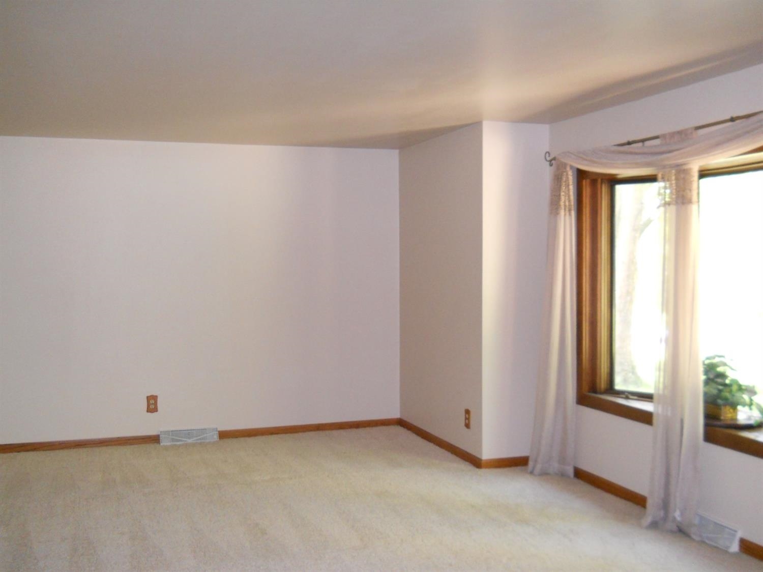9841 West Rustic Drive Demotte, IN 46310 - Photo 2 of 32 1500x1124