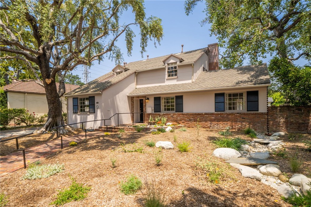 3343 San Pasqual Street Pasadena, CA 91107 - Photo 45 of 45 a view of a yard with a house