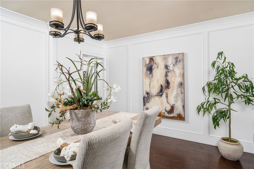 3343 San Pasqual Street Pasadena, CA 91107 - Photo 7 of 45 a living room with furniture and a potted plant